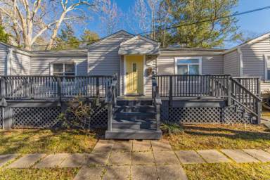 Main picture of 160 Adams St