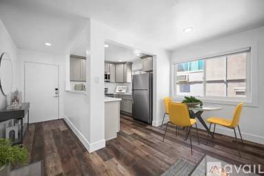 Main picture of 1101 N Flower St