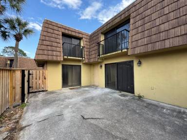 Main picture of 5268 Middle Ct