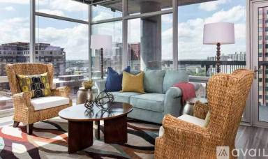 Main picture of 747 N La Salle Dr