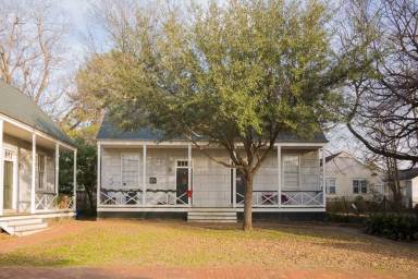 Main picture of 207 Lummus Dr and 23 Page Ave