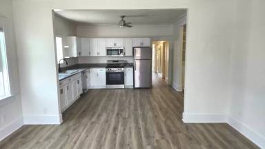 Main picture of 3536 W 60th St