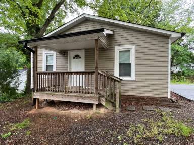 Main picture of 152 Madison Ave NE