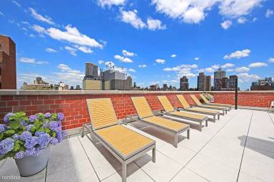 Main picture of 140 E 81st St