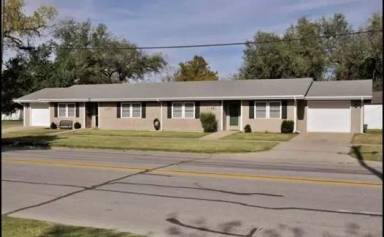 Main picture of 2326 W McCormick Ave