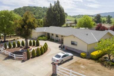 Main picture of 2050 Jefferson Dr