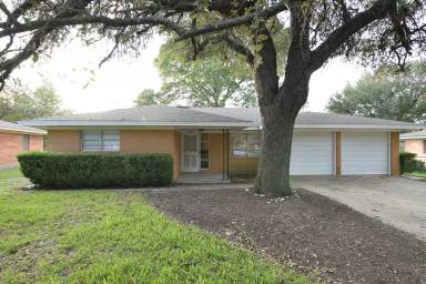 Main picture of 2006 S 49th St