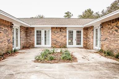 Main picture of 811 Airport Rd