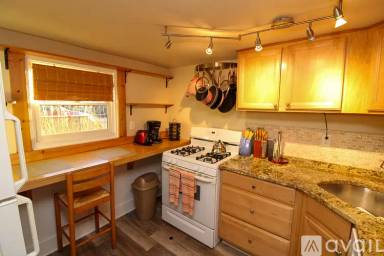Main picture of 147 E Chestnut St