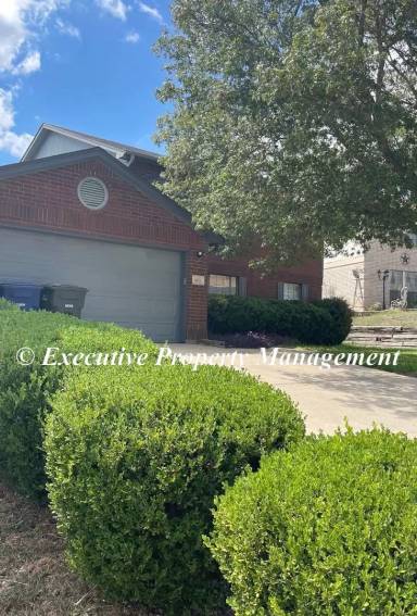 Main picture of 403 Bowen Cir