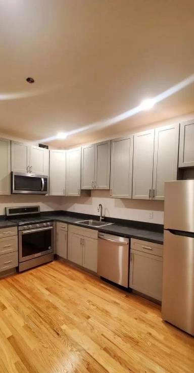 Main picture of 203 S George St