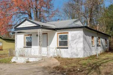 Main picture of 224 E Ann Dr SW