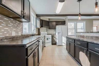 Main picture of 205 W Park St