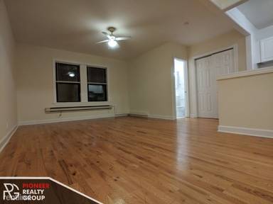 Main picture of 540 W Wellington Ave