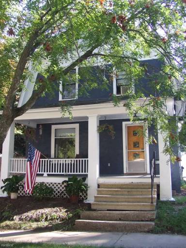 Main picture of 1203 W Lovell St