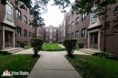 Main picture of 1353 W Touhy Ave