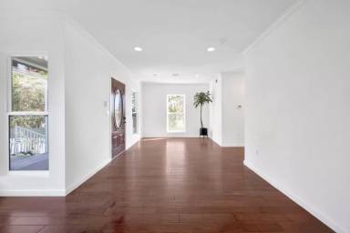 Main picture of 2124 Reservoir St