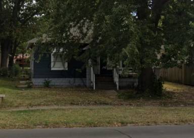 Main picture of 2104 N Broadway St