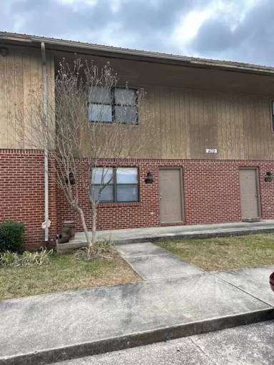 Main picture of 409 Village Ln