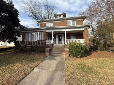 Main picture of 1517 W 1st St