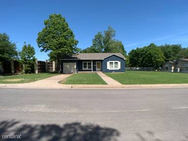Main picture of 113 NE Haskew St