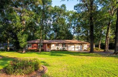 Main picture of 400 Thornton Pl