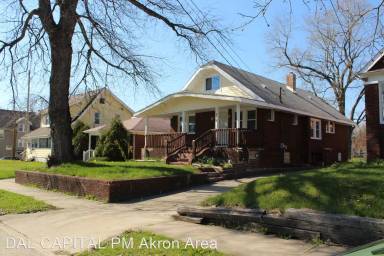 Main picture of 831 Russell Ave