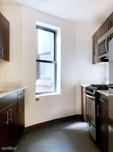 Main picture of 214 E 90th St