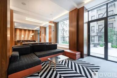 Main picture of 250 East Houston