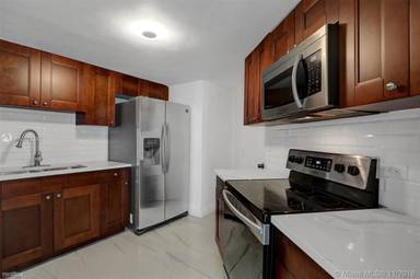 Main picture of Four Ambassadors Condo