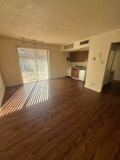 Main picture of 2601 N Kentucky Ave