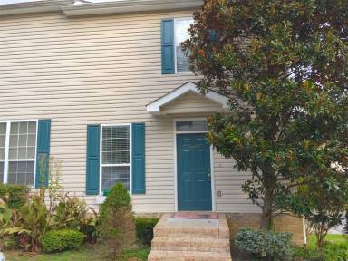 Main picture of 10719 Prince Albert Way