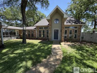 Main picture of 500 Holliday Ln