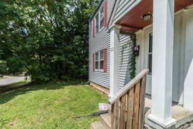 Main picture of 723 E 2nd St