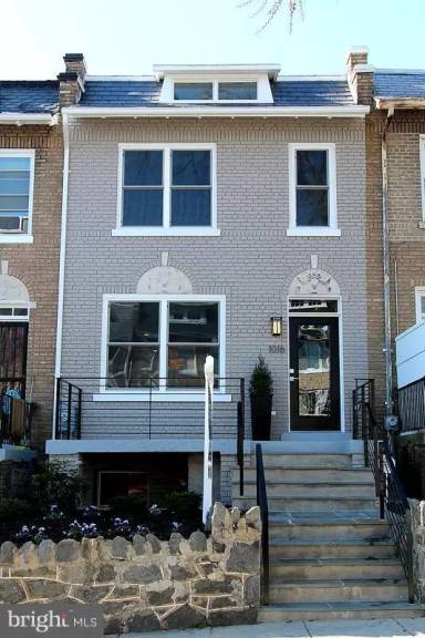 Main picture of 1016 Quebec Pl NW