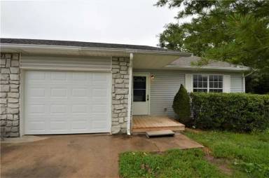 Main picture of 202 White Oak Dr NE