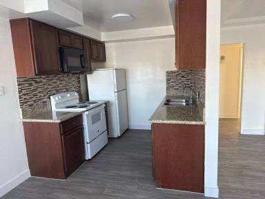Main picture of 904 S Magnolia Ave