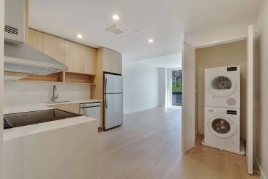 Main picture of 1024 Manhattan Ave