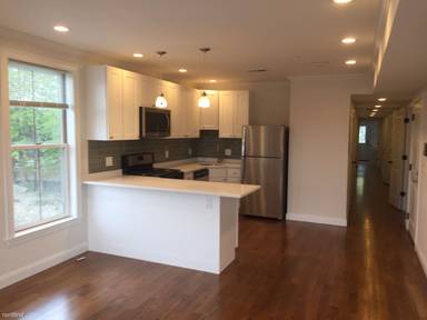 Main picture of 2747 Washington St