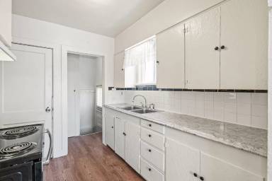 Main picture of 1366 Depew St