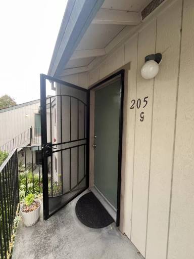 Main picture of 205 Stony Point Rd