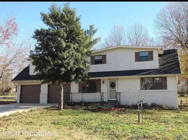 Main picture of 3054 S Lakeside Ave