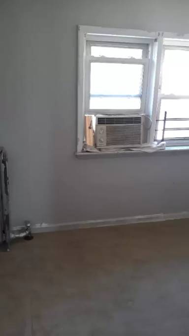 Main picture of 972 E 81st St