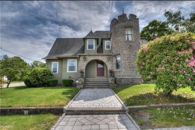 Main picture of 37 Fairview Ave
