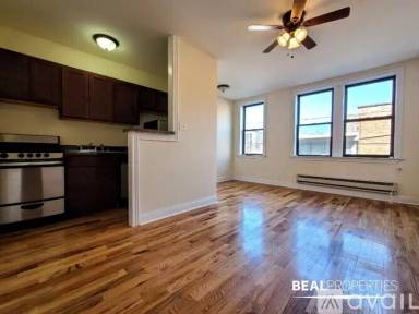 Main picture of 818 W Diversey Pkwy