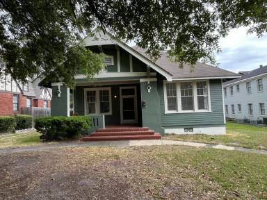 Main picture of 1310 Stark Ave