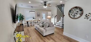 Main picture of 635 Formosa Cir