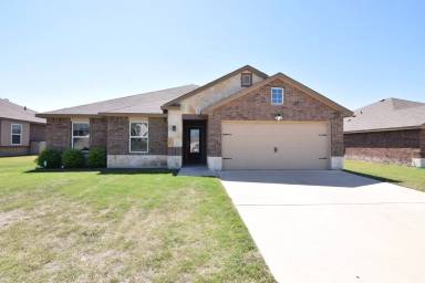 Main picture of 702 W Gemini Ln