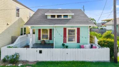 Main picture of 2413 34th St