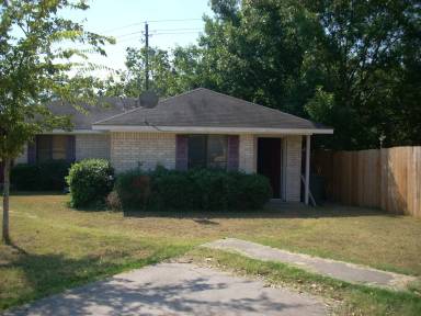 Main picture of 2215 Young Pl